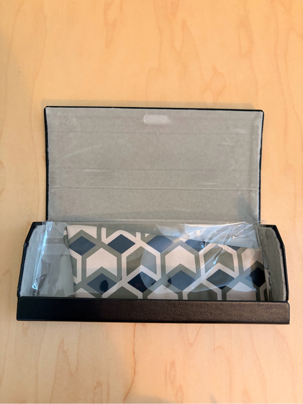 Nwt Cubitts X Mr. P Round Tortoiseshell Sunglasses With Protective Case — image 8 of 8